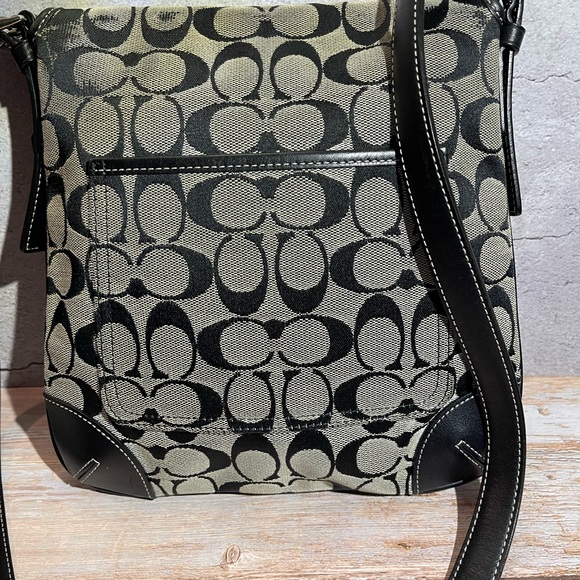 Coach Vintage Soho Buckle Flap Handbag Signature Canvas & Black Leather Hang Tag - Picture 6 of 10